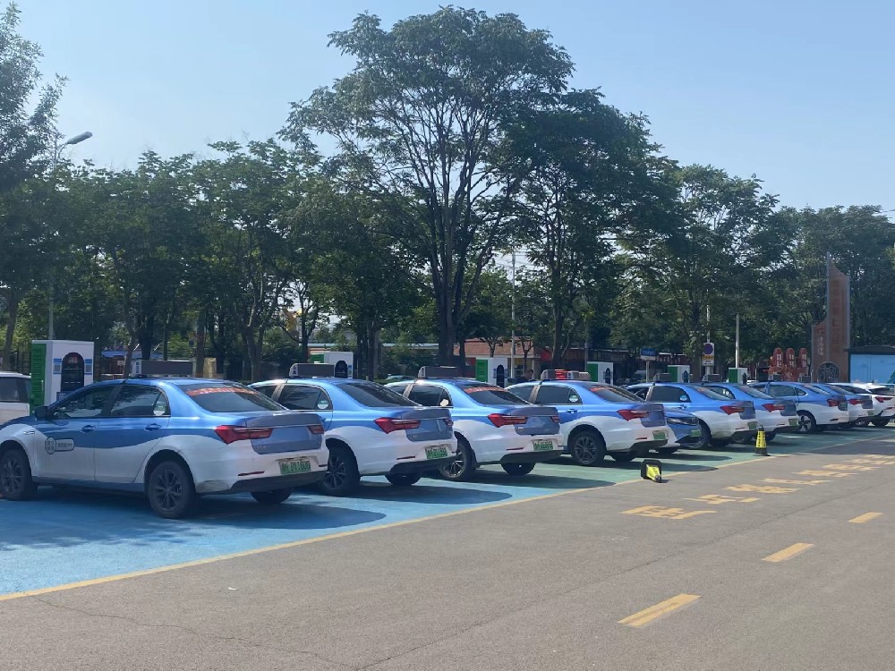 济宁金城家居广场8台160KW双枪直流充电桩项目